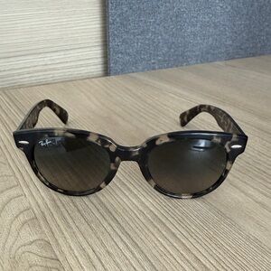 Ray-Ban Tortoiseshell Round Frame Sunglasses with Gradient Dark Lenses